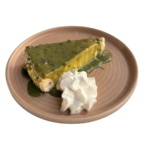 Cheesecake New York con crema de pistacho y nata.