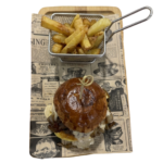 Hamburguesa La Tartufo con carne de chuletón de buey madurado, queso cheddar, salsa boletus y cebolla caramelizada.
