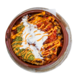 Nachos Deluxe con guacamole, mezcla de quesos, bacon crispy y salsa.